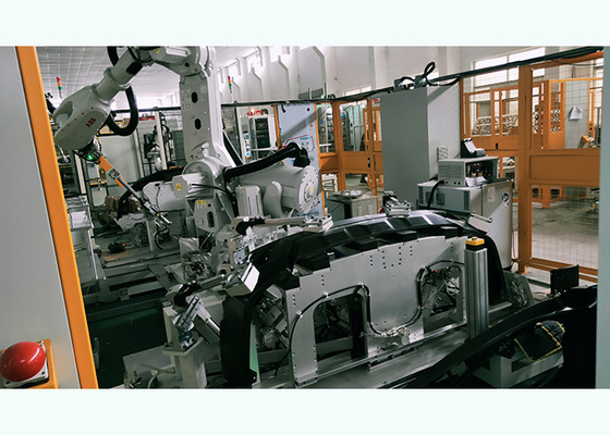 Saldatrice di perforazione del robot flessibile ed ultrasonica per il paraurti di plastica dell'automobile
