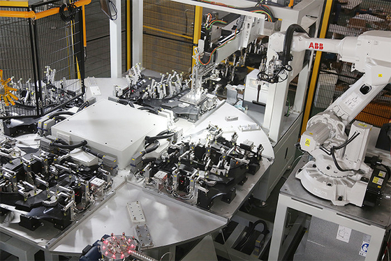 Linea di produzione automatica della saldatura e dell'Assemblea del robot per disposizione di plastica automobilistica