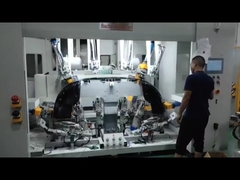 Macchina integrata per perforare e saldare il paraurti posteriore