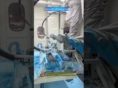 Spruzzo automatizzato di adesivi come processo di pre-laminatura per componenti interni di automobili